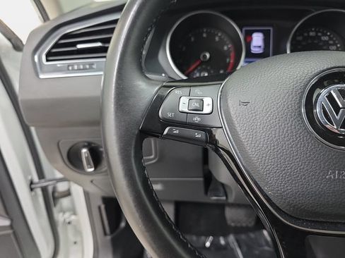 Used 2019 Volkswagen Tiguan SE AWD/4WD image 17