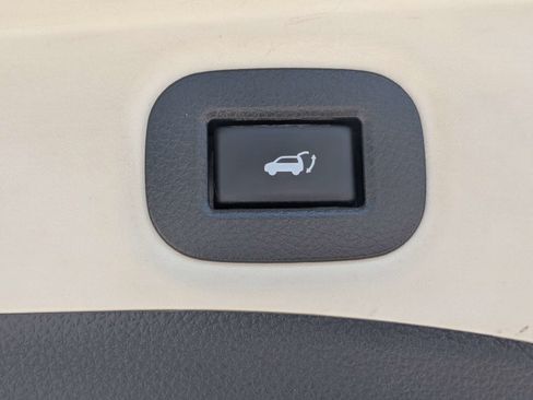 Used 2019 Nissan Rogue SV AWD/4WD image 14