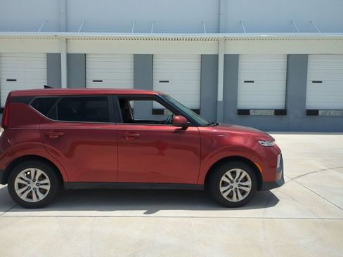 Used 2020 Kia Soul LX FWD image 4
