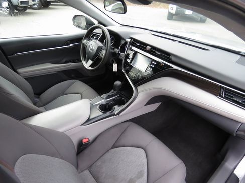 Used 2019 Toyota Camry LE image 15