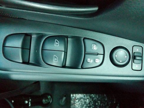 New 2025 Nissan Kicks Play S image 42