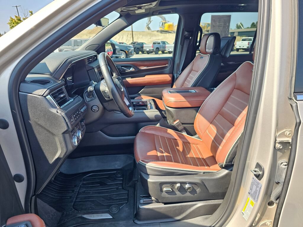 Used 2023 GMC Yukon XL Denali Ultimate AWD/4WD image 22