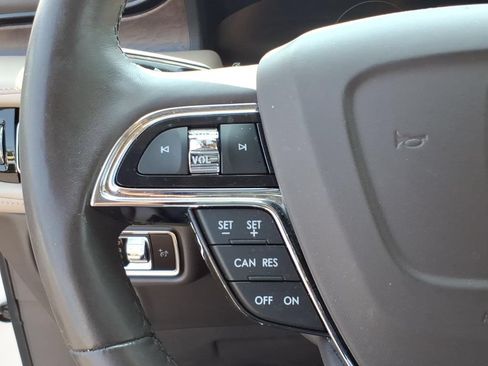 Used 2023 Lincoln Nautilus Reserve w/ Luxury Package AWD/4WD image 16