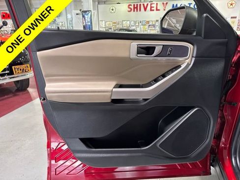 Used 2022 Ford Explorer XLT w/ Equipment Group 202A AWD/4WD image 12