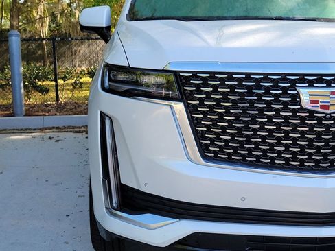 Used 2022 Cadillac Escalade Luxury image 7