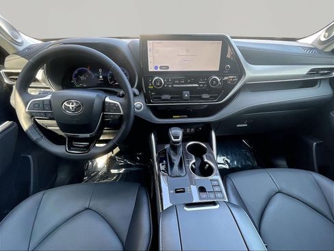 Used 2026 Toyota Highlander Platinum AWD/4WD image 7