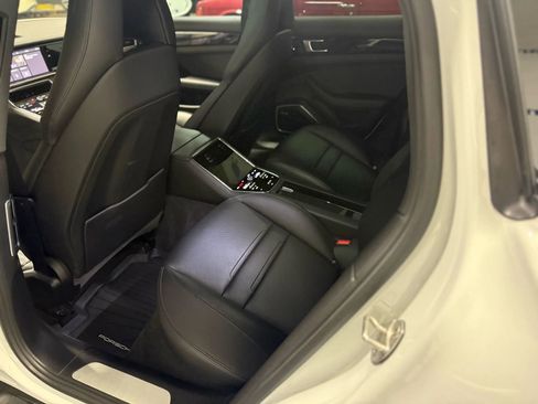 Used 2021 Porsche Panamera image 12