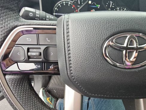 Used 2022 Toyota Tundra Limited AWD/4WD image 11