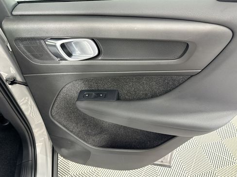 Used 2025 Volvo XC40 B5 Core image 27