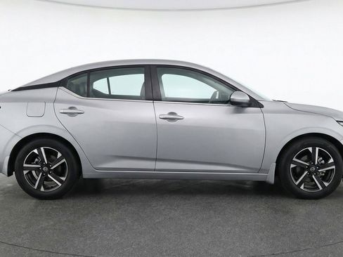 Used 2025 Nissan Sentra SV FWD image 11
