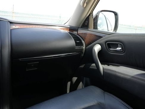 Used 2014 INFINITI QX80 2WD w/ Deluxe Touring Package image 8