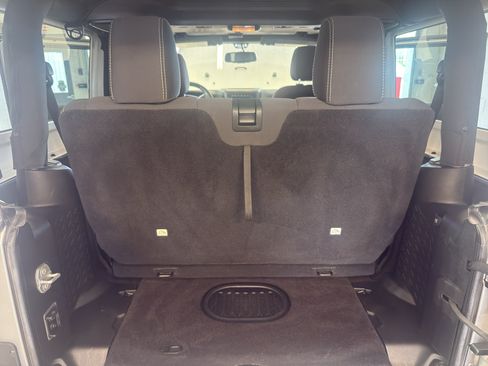 Used 2015 Jeep Wrangler Sahara w/ Connectivity Group AWD/4WD image 26