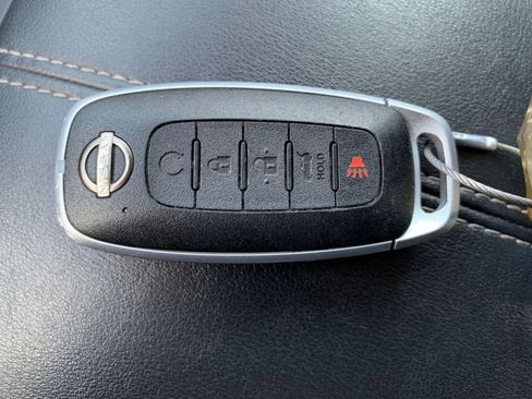 Used 2025 Nissan Pathfinder SV image 23