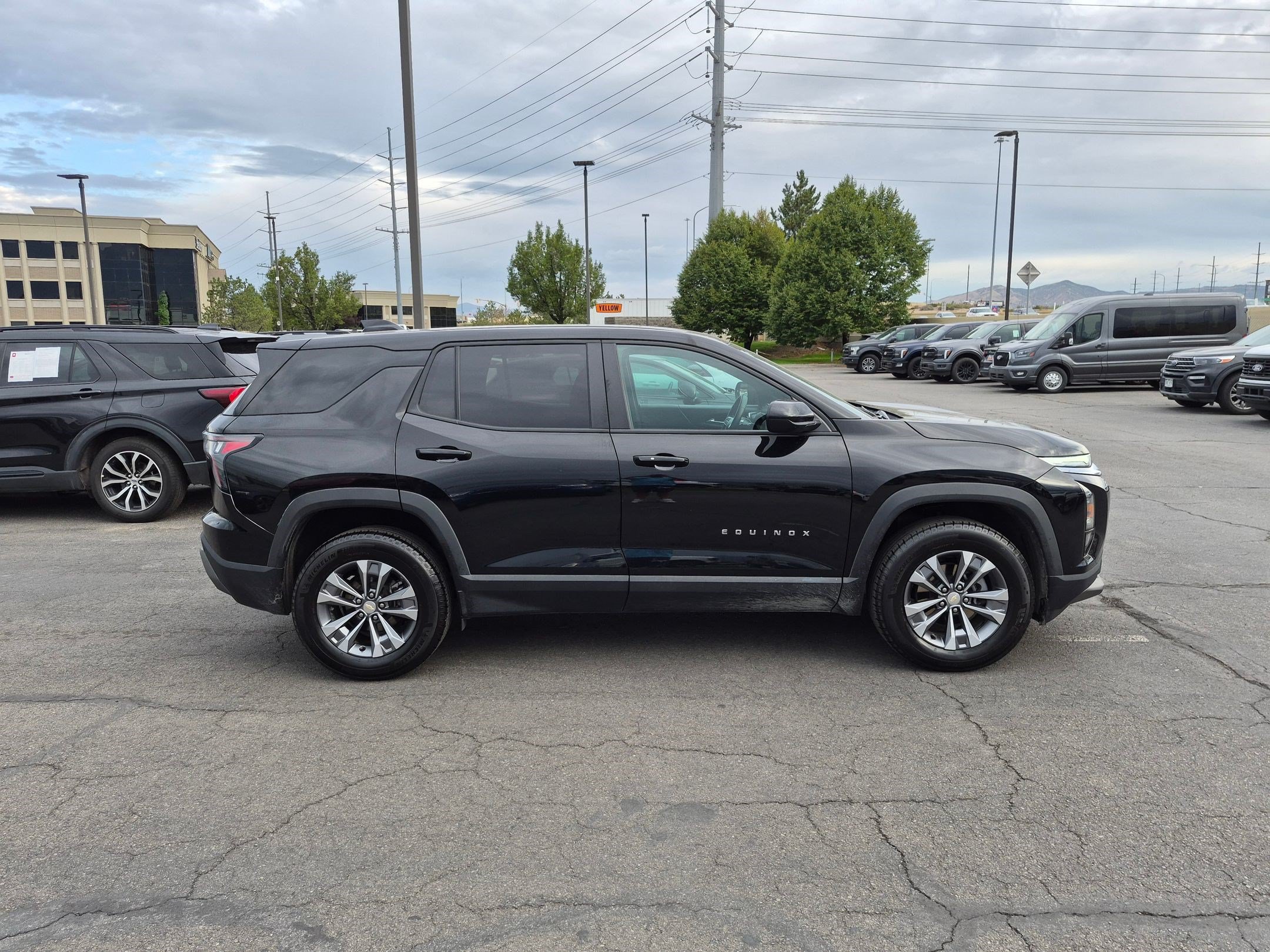 Used 2026 Chevrolet Equinox LT w/ Convenience Package II AWD/4WD image 2