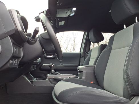 Used 2021 Toyota Tacoma TRD Sport w/ Technology Package image 23