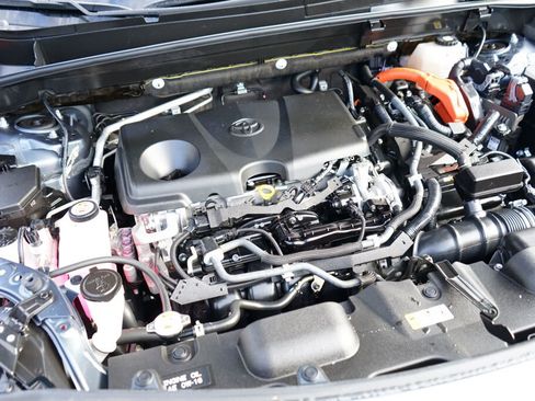 Used 2021 Toyota Venza LE image 13