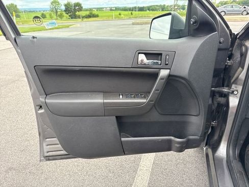 Used 2010 Ford Focus SES FWD image 23