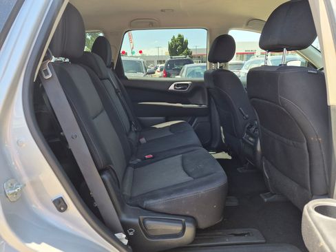 Used 2017 Nissan Pathfinder SV AWD/4WD image 29