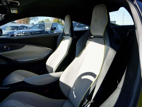 Used 2023 McLaren Artura image 11