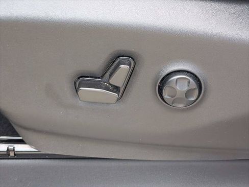 Certified 2022 Chrysler Voyager LX FWD image 20