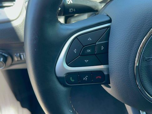 Used 2019 Jeep Compass Latitude w/ Cold Weather Group AWD/4WD image 23