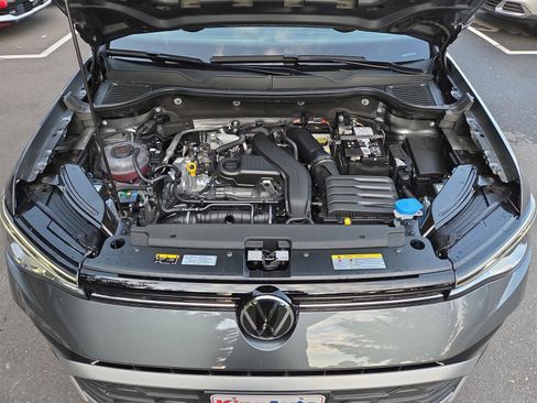 New 2025 Volkswagen Taos SE image 9