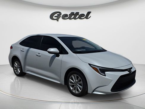 Used 2026 Toyota Corolla LE w/ LE Premium Package image 2