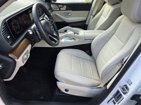 Used 2025 Mercedes-Benz GLS 450 4MATIC image 9