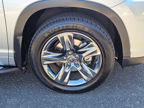 Used 2019 Toyota Highlander Limited Platinum AWD/4WD image 35
