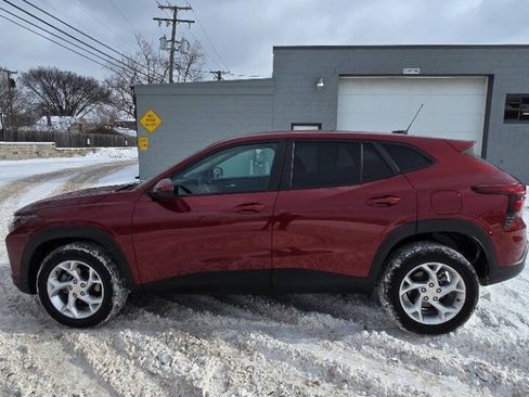 Used 2024 Chevrolet Trax LS w/ LS Convenience Package FWD image 5
