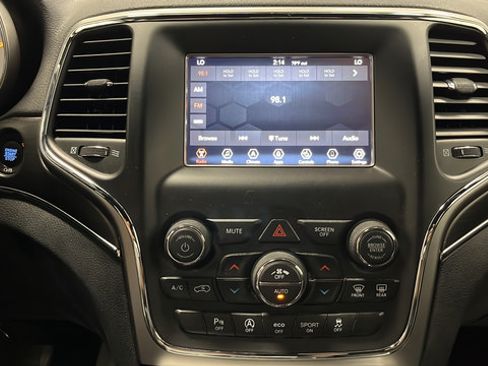 Used 2018 Jeep Grand Cherokee Limited AWD/4WD image 12