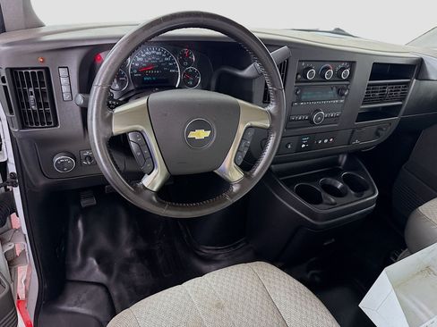 Used 2018 Chevrolet Express 3500 w/ Driver Convenience Package RWD image 17
