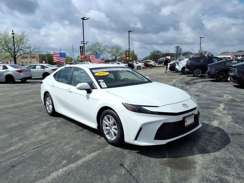 Certified 2025 Toyota Camry LE image 5