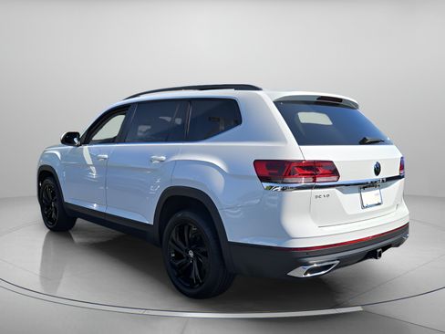 Used 2023 Volkswagen Atlas SE w/ Black Wheel Package FWD image 3