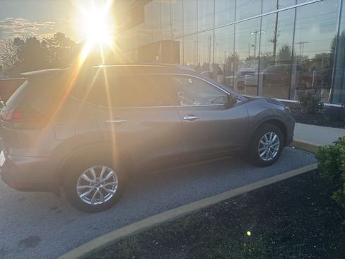 Used 2018 Nissan Rogue SV AWD/4WD image 12