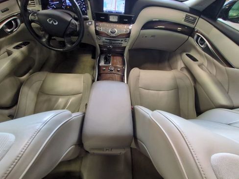 Used 2015 INFINITI Q70 5.6 w/ Deluxe Touring Package image 26