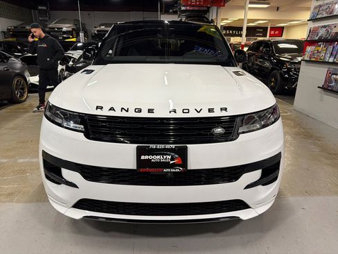 Used 2023 Land Rover Range Rover Sport SE Dynamic image 2