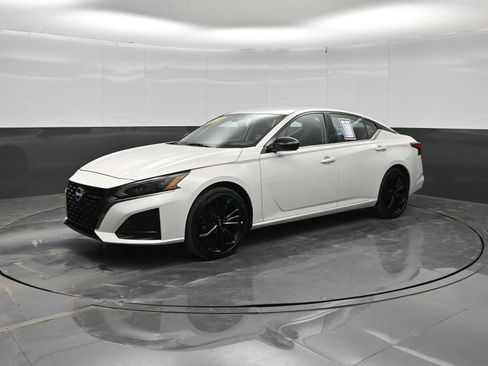 Used 2025 Nissan Altima 2.5 SR FWD image 4