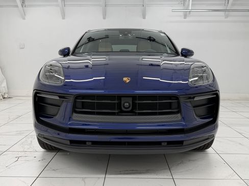 Certified 2025 Porsche Macan image 9
