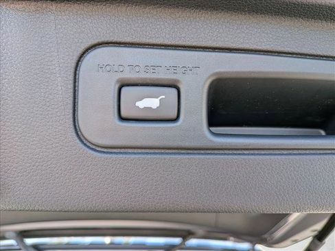 Used 2024 Honda Pilot Touring image 7