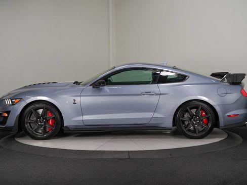 Used 2022 Ford Mustang Shelby GT500 w/ Carbon Fiber Track Pack RWD image 5