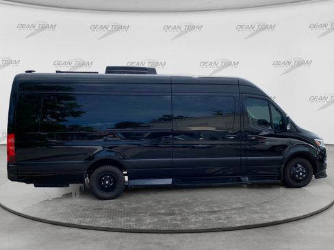 Used 2022 Mercedes-Benz Sprinter 3500 image 9