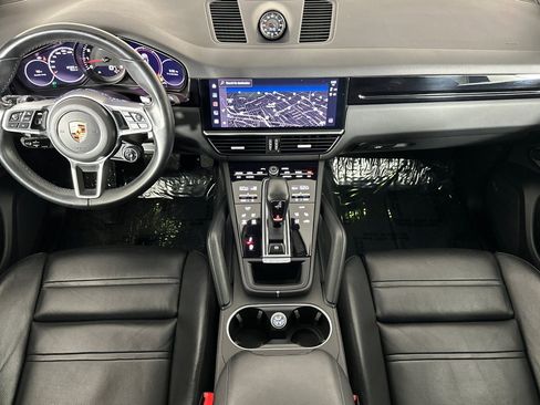 Used 2023 Porsche Cayenne Coupe image 12