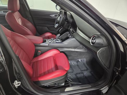 Used 2024 Alfa Romeo Giulia Ti w/ Performance Driving Package image 33