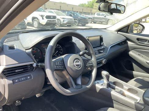 Used 2024 Nissan Altima 2.5 S image 10