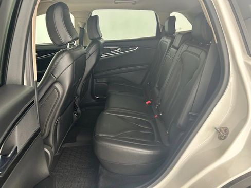 Used 2023 Lincoln Nautilus FWD w/ Premium Package image 11