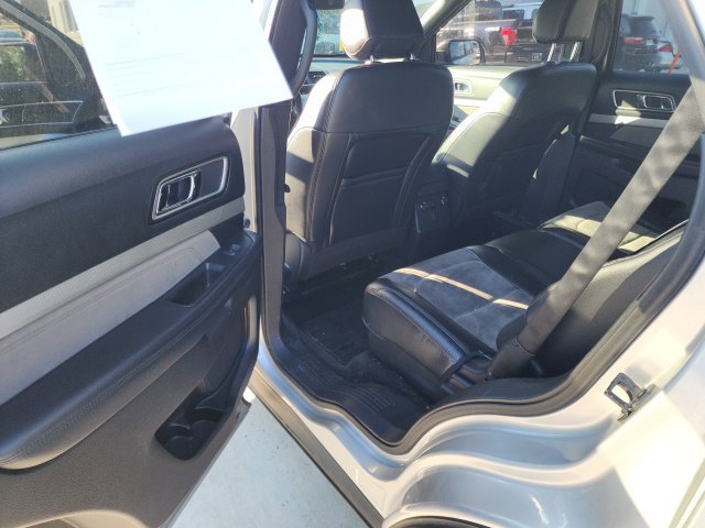 Used 2017 Ford Explorer XLT w/ Equipment Group 202A FWD image 36
