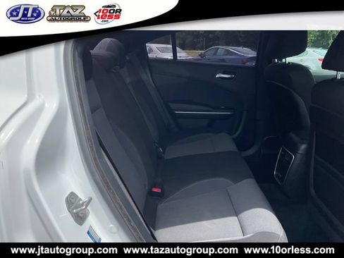 Used 2015 Dodge Charger SE RWD image 15