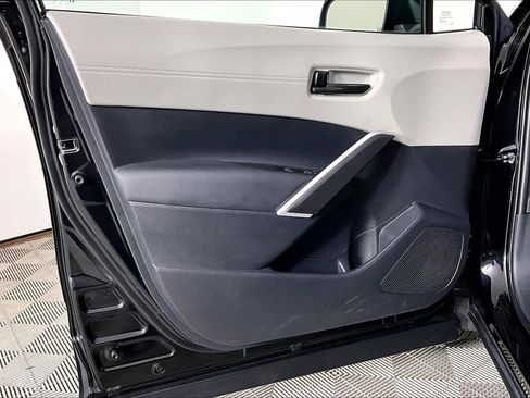 Used 2025 Toyota Corolla Cross L image 20