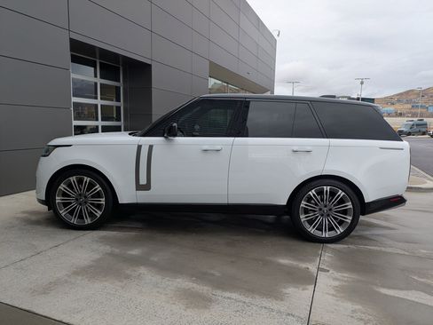 Certified 2023 Land Rover Range Rover SE image 11